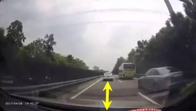 ������㣬�ܶ��_�@�ӵ�׷β����