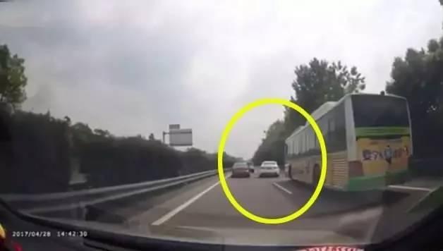 ������㣬�ܶ��_�@�ӵ�׷β����