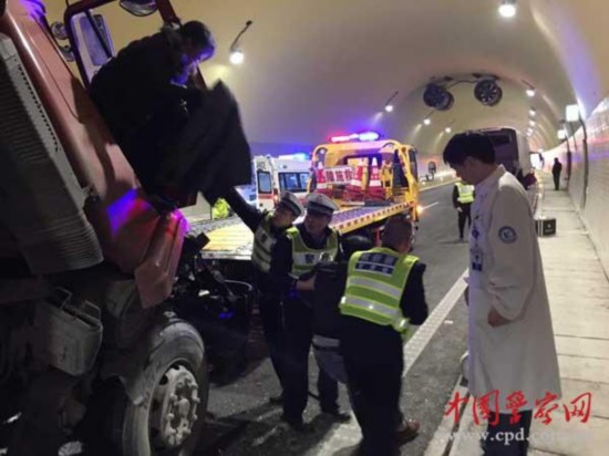 交通事故 交通安全 追尾事故 疏通道路