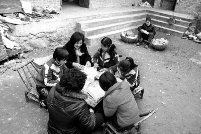 西峽“代理媽媽”接力15年 讓愛(ài)不再缺席