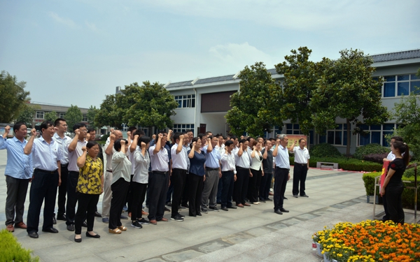 人保財(cái)險(xiǎn)駐馬店分公司:組織所包扶貧村黨員接受紅色教育