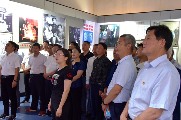 人保財(cái)險(xiǎn)駐馬店分公司:組織所包扶貧村黨員接受紅色教育