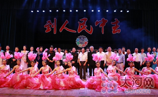 河南省文聯(lián)文藝志愿團(tuán)走進(jìn)駐馬店慰問演出