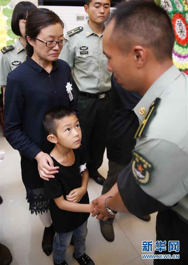 “爸爸,我長(zhǎng)大也要像你一樣當(dāng)兵”