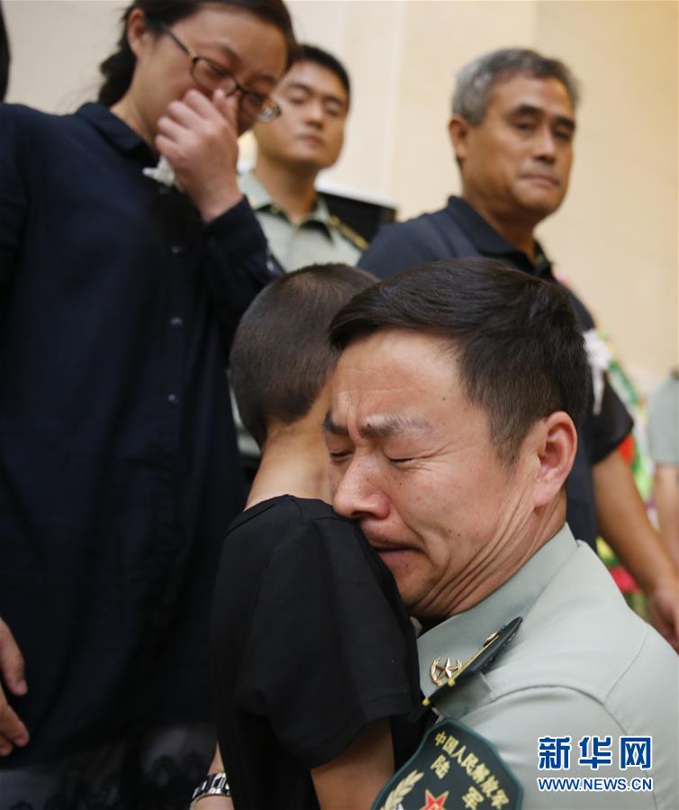 “爸爸,我長(zhǎng)大也要像你一樣當(dāng)兵”