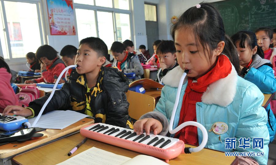 鄭州:多彩課堂 琴聲悠揚 鄭州:多彩課堂 琴聲悠揚