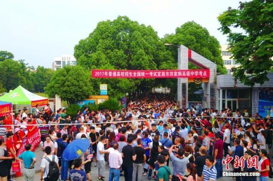 北京高招一本錄取開(kāi)始 13所大學(xué)公布一本投檔線(xiàn)