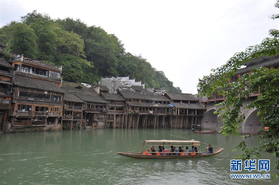 (社會)(1)鳳凰古城將在“五一”期間延長景點開放時間