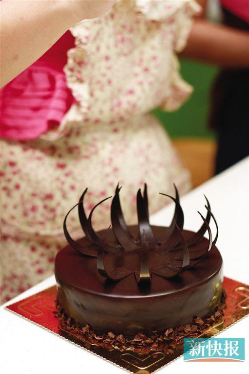 廣州現(xiàn)“高價(jià)”廚藝課引爭(zhēng)議:一節(jié)課兩百多元