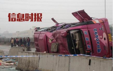 廣清高速載37人大巴突發(fā)車禍側(cè)翻 傷亡情況不明