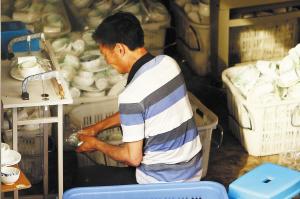 洗碗公司藏車庫 每天1.2萬套餐具未消毒送餐館