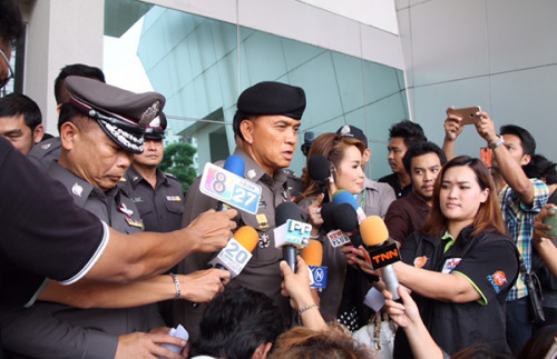 ����һ��W2����ʿ���v�����ڞ�W���M��Փ�Ŀ�ԇ�r����ͬУ��һ����ʿ���v���_��������