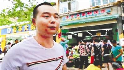 成都“任性”賣菜哥:歇業(yè)請店內員工自駕游