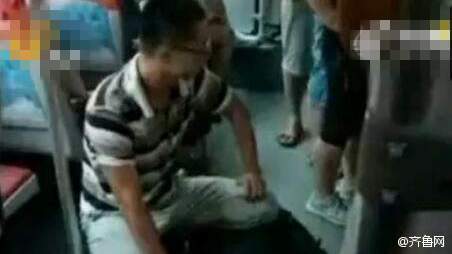 男子公交車猥褻女乘客 被旁邊便衣特警一招制服