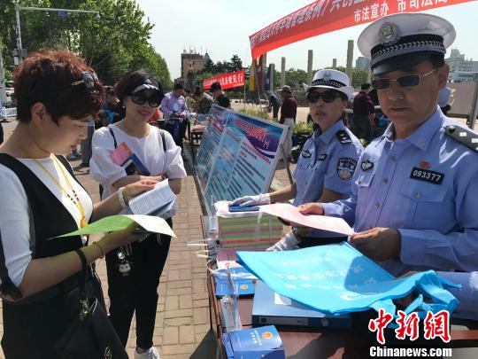 秦皇島首部地方性法規(guī)《秦皇島市停車場(chǎng)管理?xiàng)l例》實(shí)施