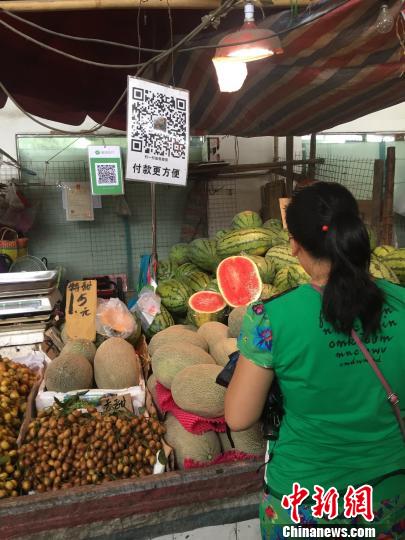 柳州菜市場多個攤販收款二維碼被“調包”警方介入調查