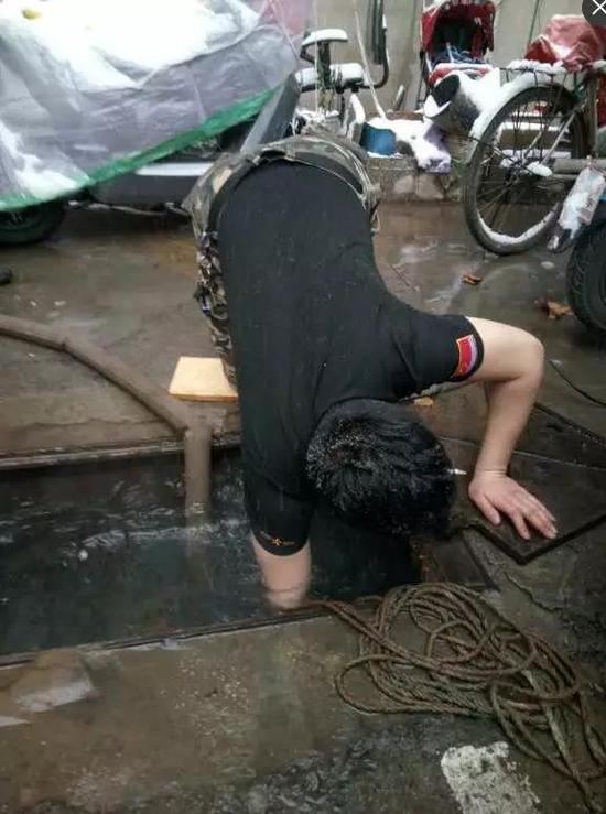 �����r����