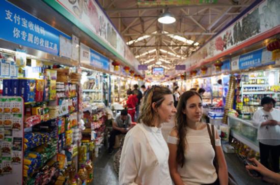 5��8��������Դ���Ј�(ch��ng)����(l��i)�Ե�(gu��)��Sandra Saewert�����c����һ����Ј�(ch��ng)��