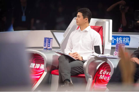 科學(xué)男神魏坤琳直言人類需反思如何與AI共存